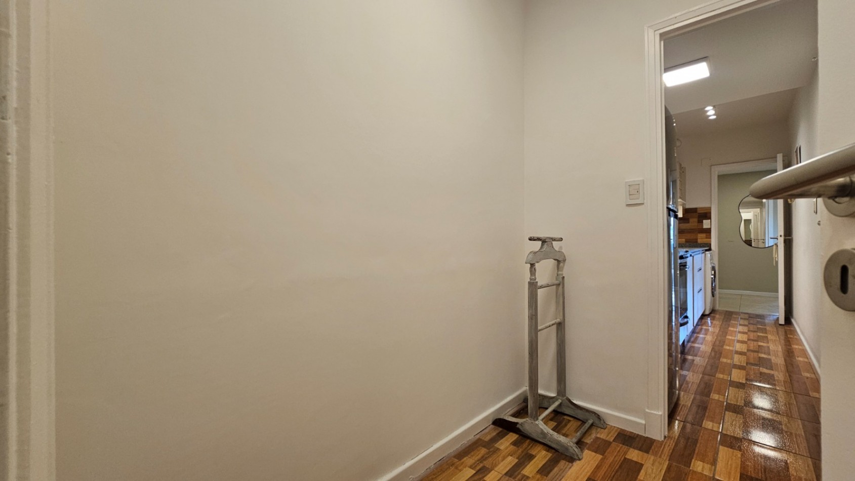 DEPARTAMENTO DE 2 AMB CON DEP. EXTERNO CON BALCON. RECICLADO
