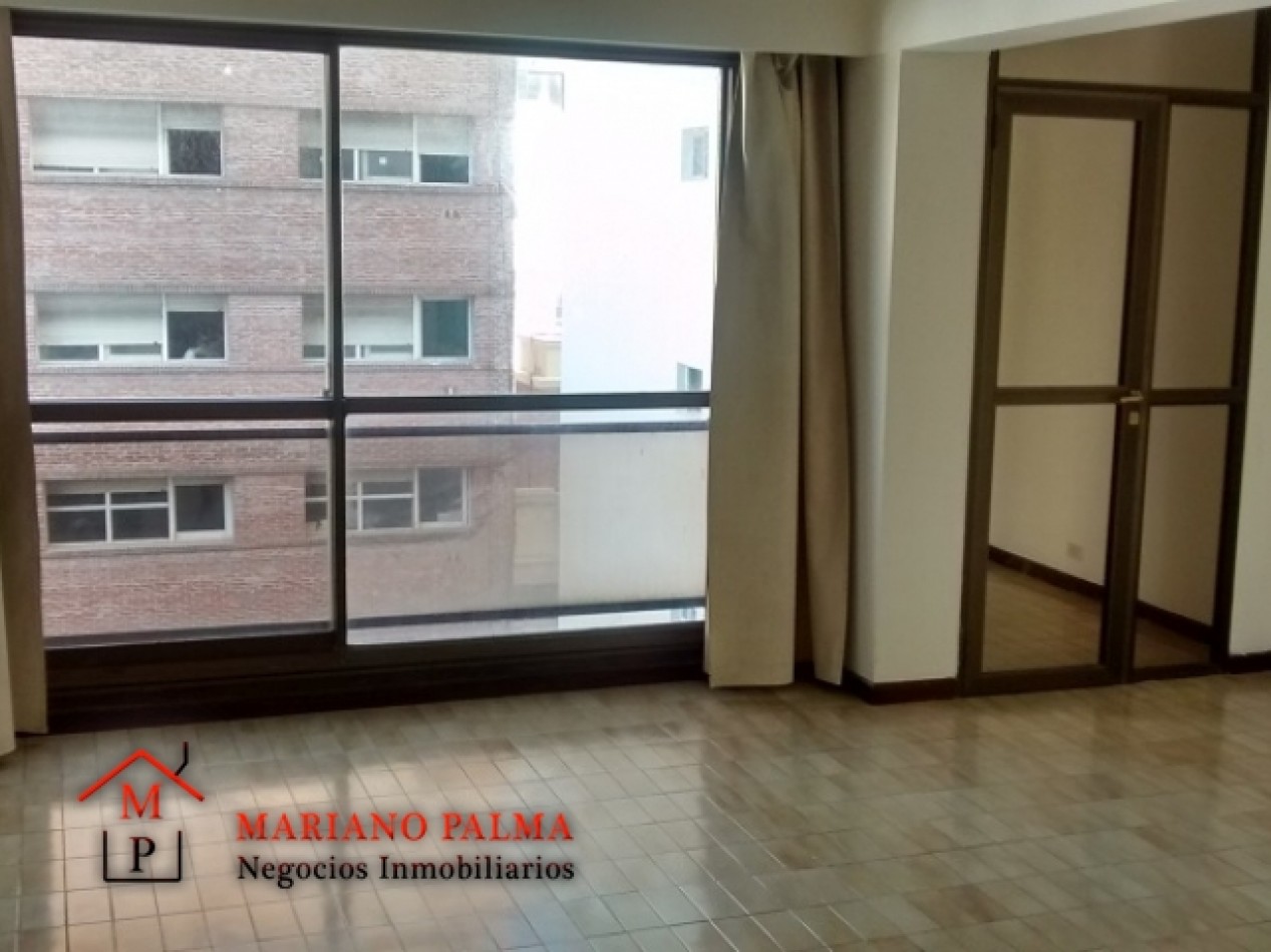 DEPARTAMENTO DE 2 AMB + ESCRITORIO. COCHERA