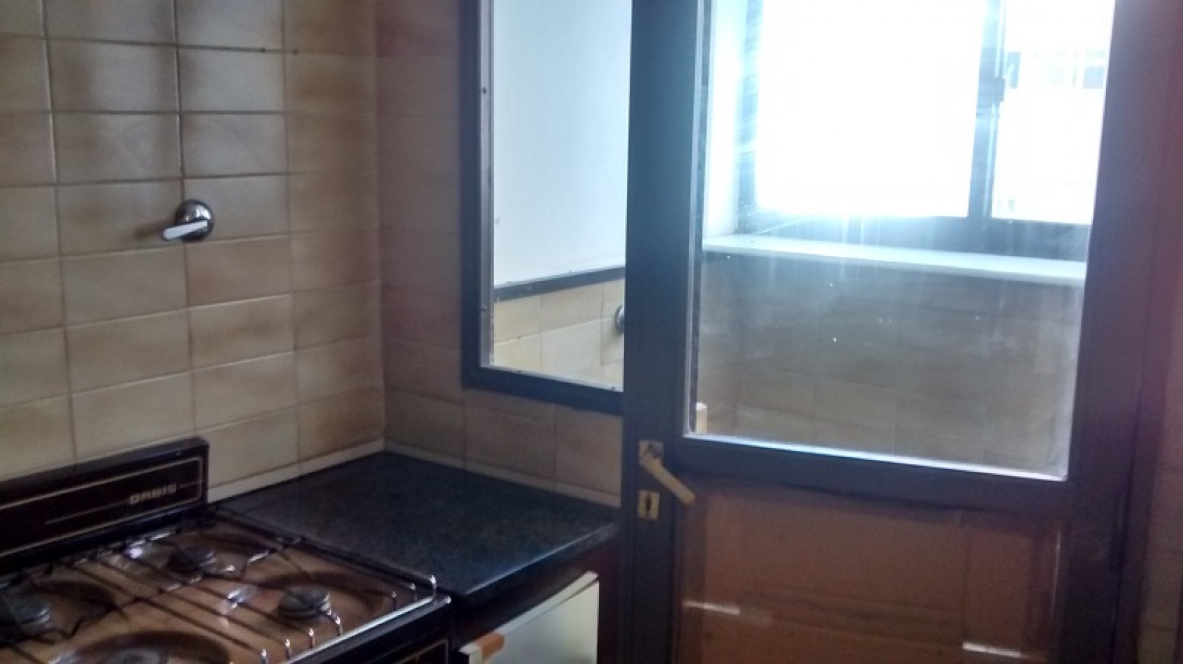 DEPARTAMENTO DE 2 AMB + ESCRITORIO. COCHERA