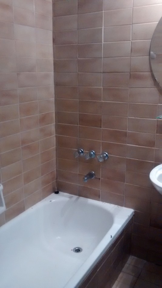 DEPARTAMENTO DE 2 AMB + ESCRITORIO. COCHERA
