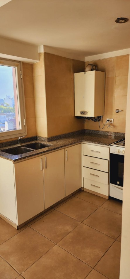 DEPARTAMENTO DE 2 AMB CON COCHERA 