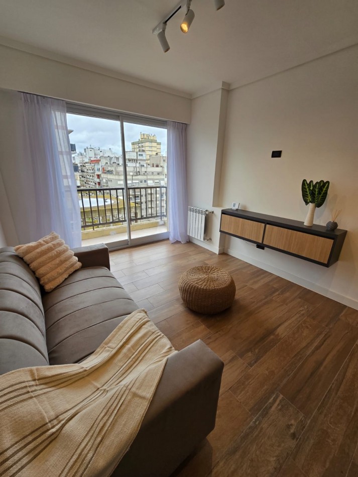 DEPARTAMENTO DE 2 AMB EXTERNO. BALCON DOBLE