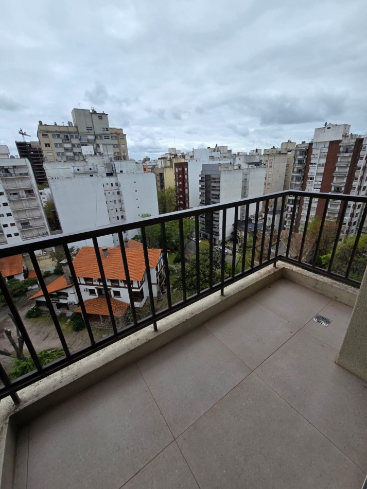 DEPARTAMENTO DE 2 AMB EXTERNO. BALCON DOBLE