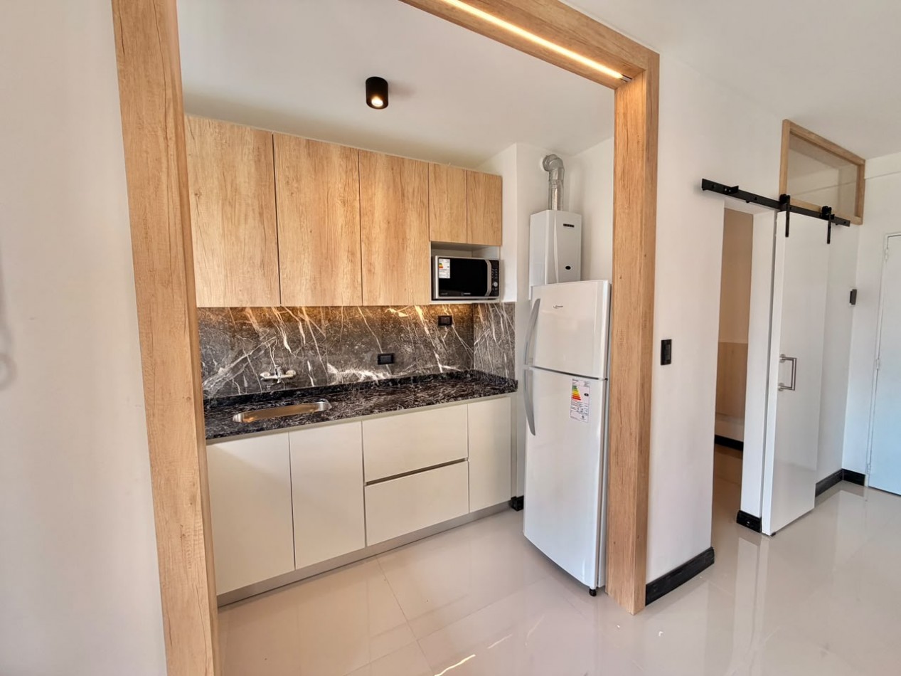 DEPARTAMENTO DE 2 AMB EXTERNO CON BALCON CORRIDO. RECICLADO