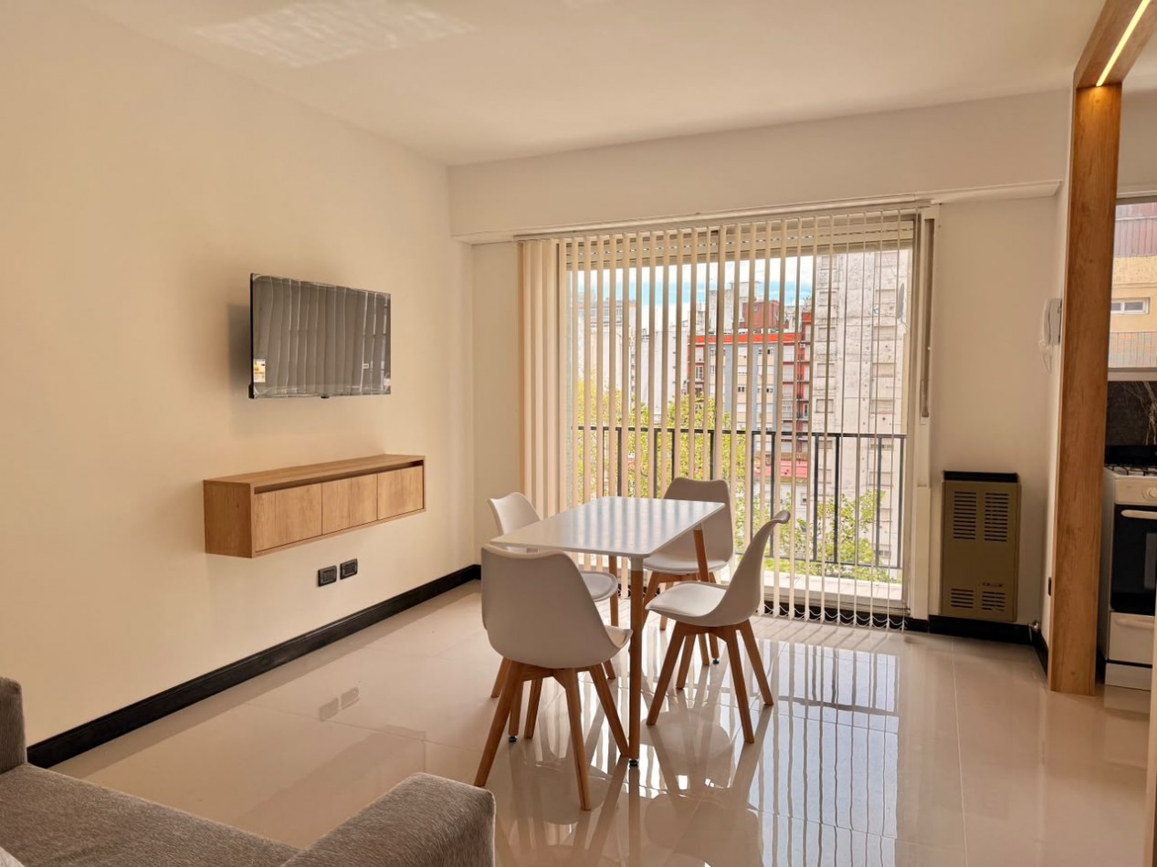 DEPARTAMENTO DE 2 AMB EXTERNO CON BALCON CORRIDO. RECICLADO