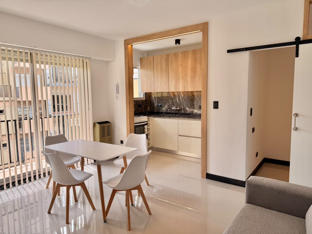 DEPARTAMENTO DE 2 AMB EXTERNO CON BALCON CORRIDO. RECICLADO