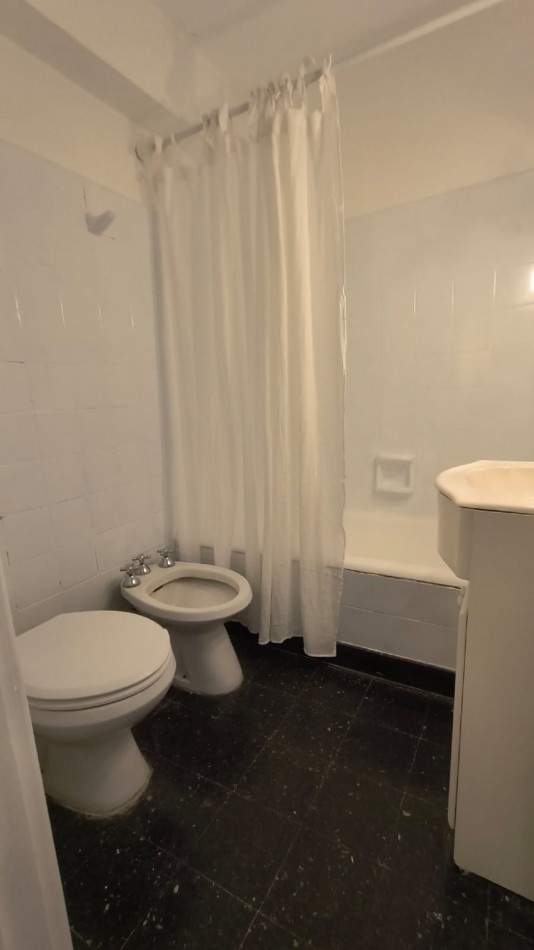 DEPARTAMENTO DE 1 AMB A LA CALLE CON BALCON 