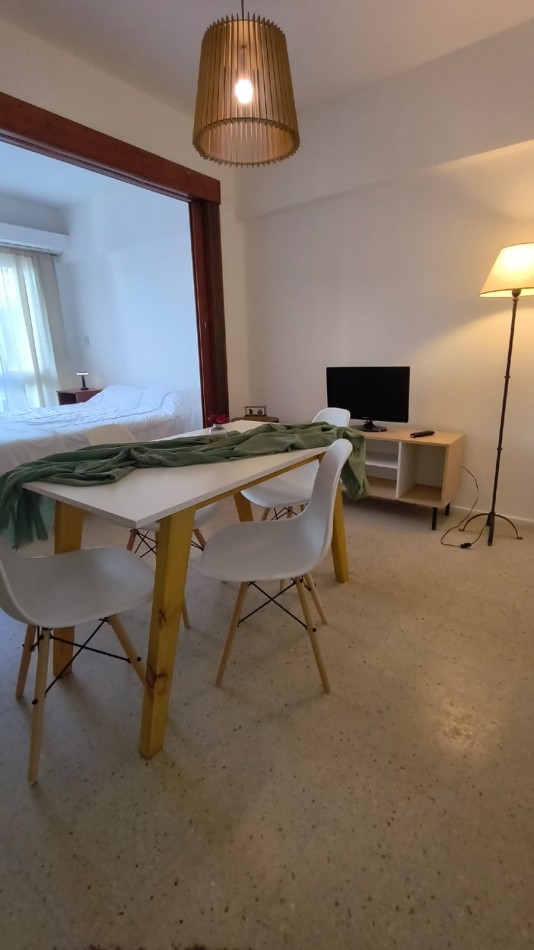 DEPARTAMENTO DE 1 AMB A LA CALLE CON BALCON 
