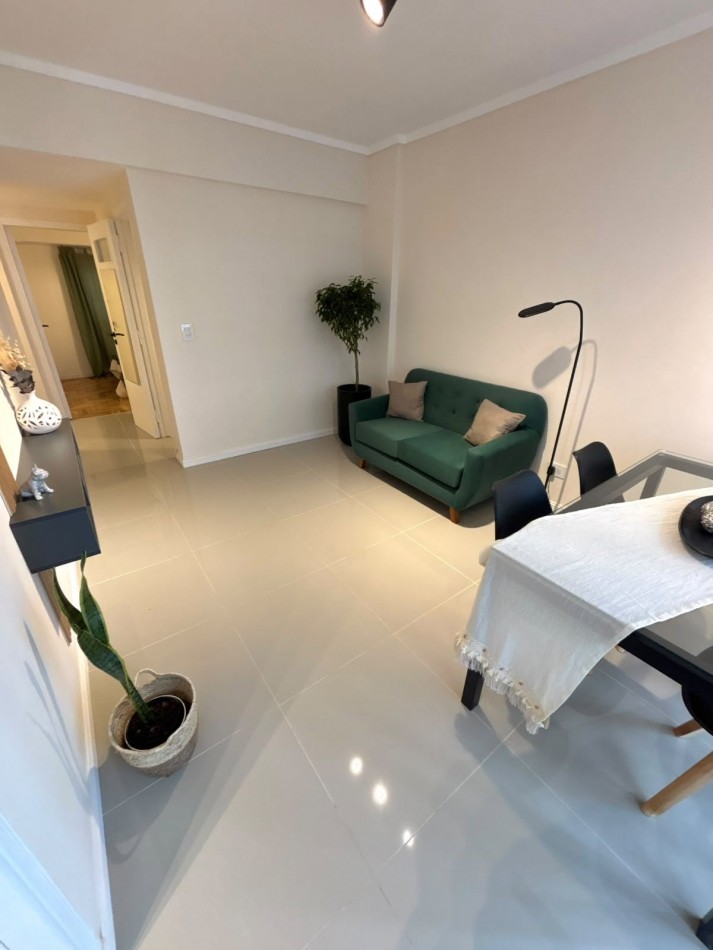 DEPARTAMENTO DE 2 AMB A LA CALLE CON BALCON 