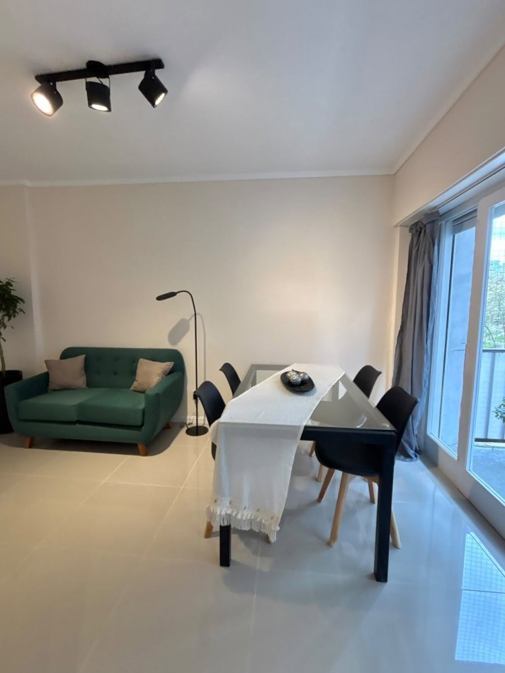 DEPARTAMENTO DE 2 AMB A LA CALLE CON BALCON 