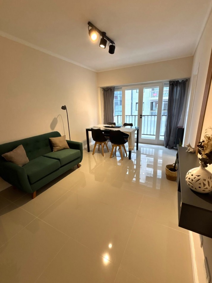 DEPARTAMENTO DE 2 AMB A LA CALLE CON BALCON 
