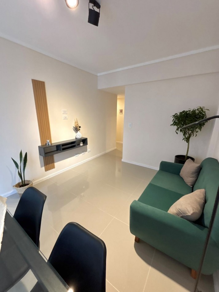 DEPARTAMENTO DE 2 AMB A LA CALLE CON BALCON 