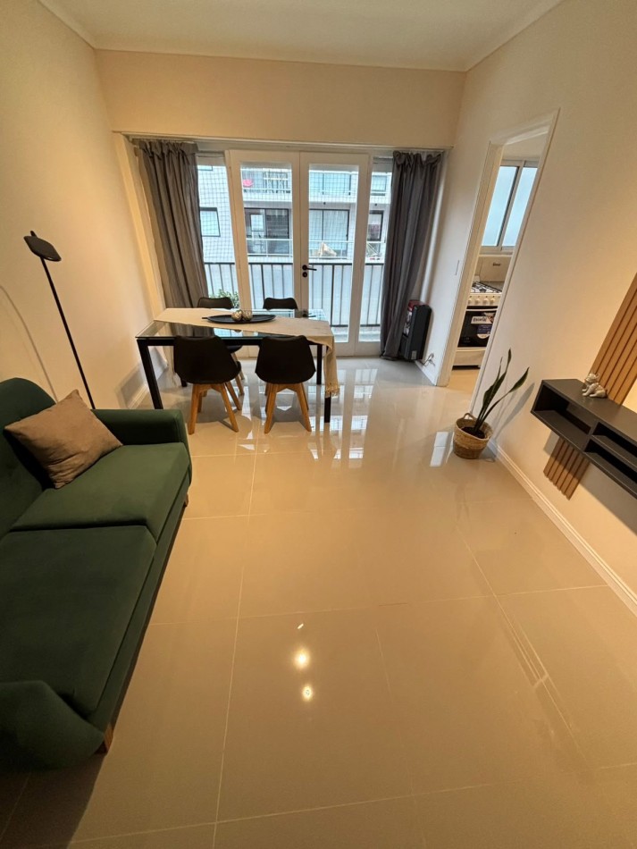 DEPARTAMENTO DE 2 AMB A LA CALLE CON BALCON 
