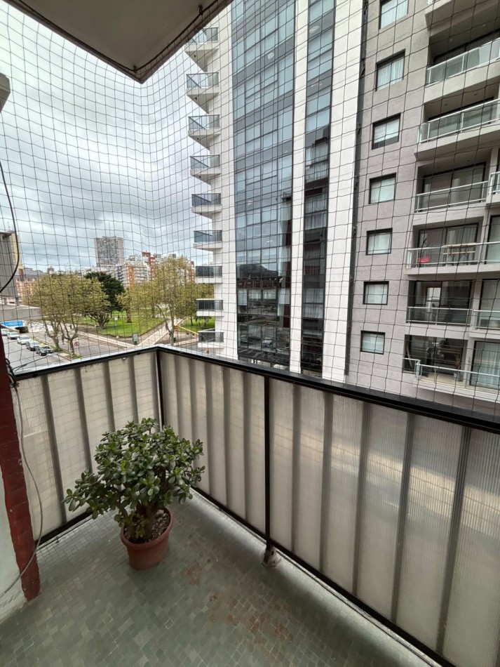 DEPARTAMENTO DE 2 AMB A LA CALLE CON BALCON 