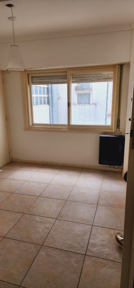 DEPARTAMENTO DE 1 AMB LUMINOSO. DIVIDIDO