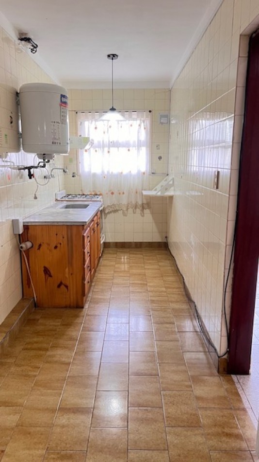 DUPLEX DE 2 AMB CON ENTRADA DE AUTO. EXCELENTE ESTADO Y ZONA