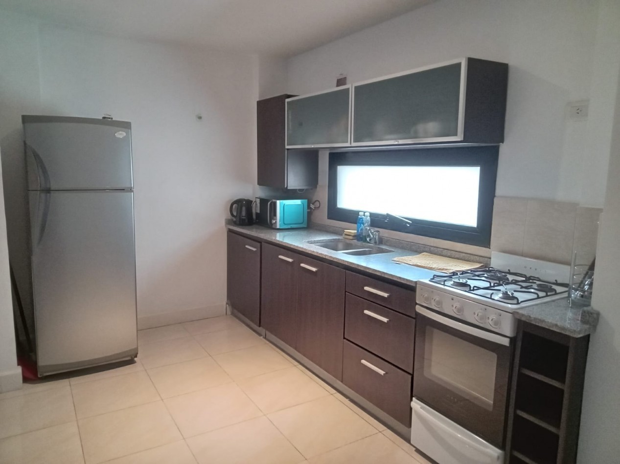 DEPARTAMENTO DE 2 AMB CON BALCON Y COCHERA. AMOBLADO