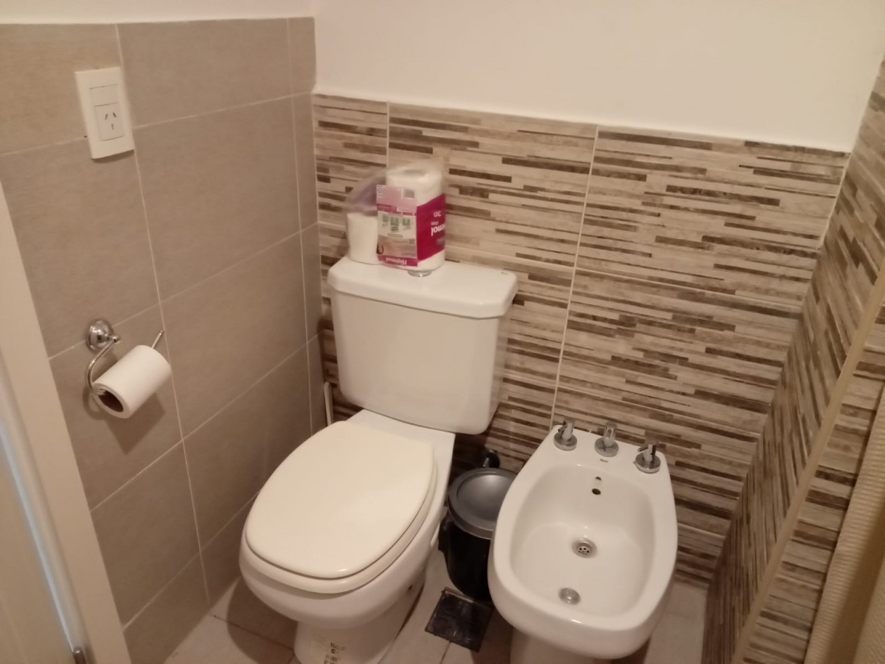 DEPARTAMENTO DE 2 AMB CON BALCON Y COCHERA. AMOBLADO