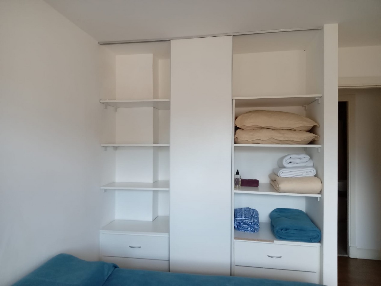 DEPARTAMENTO DE 2 AMB CON BALCON Y COCHERA. AMOBLADO