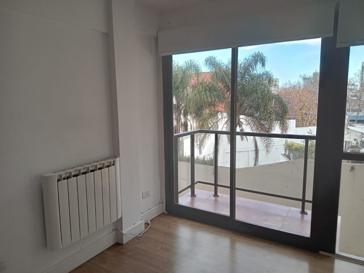 DEPARTAMENTO DE 2 AMB CON BALCON Y COCHERA. AMOBLADO