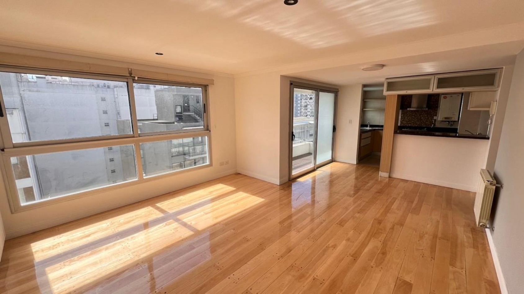 SEMIPISO DE 3 AMB EXTERNO. BALCON Y COCHERA