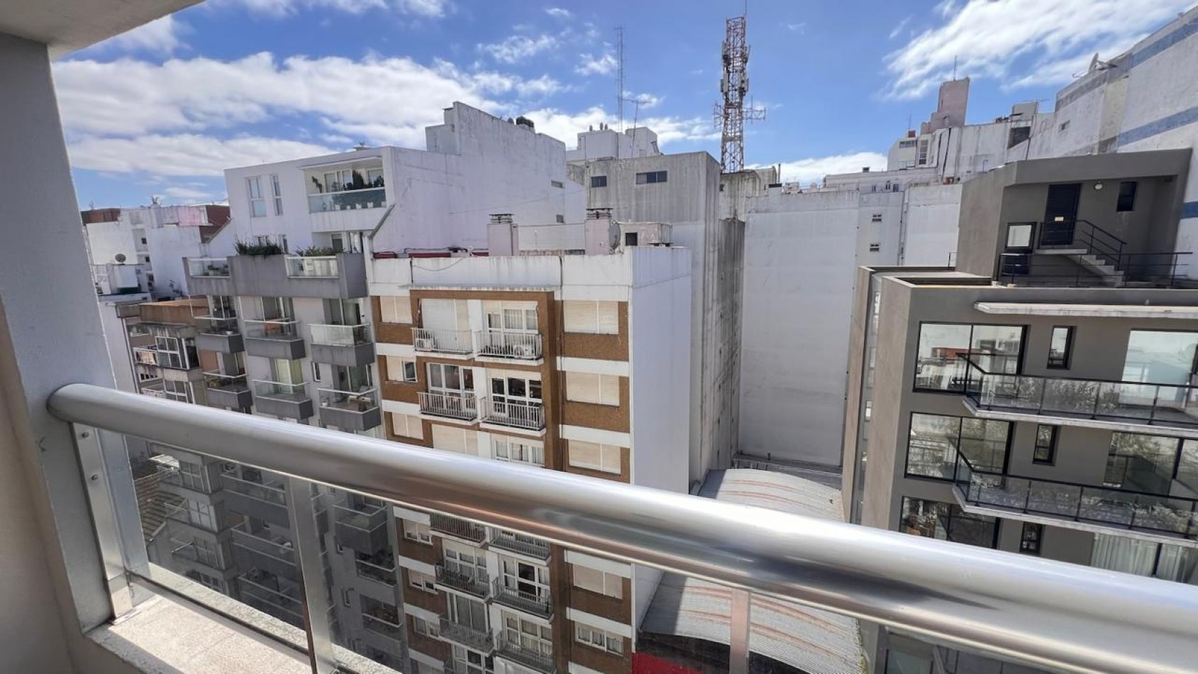 SEMIPISO DE 3 AMB EXTERNO. BALCON Y COCHERA