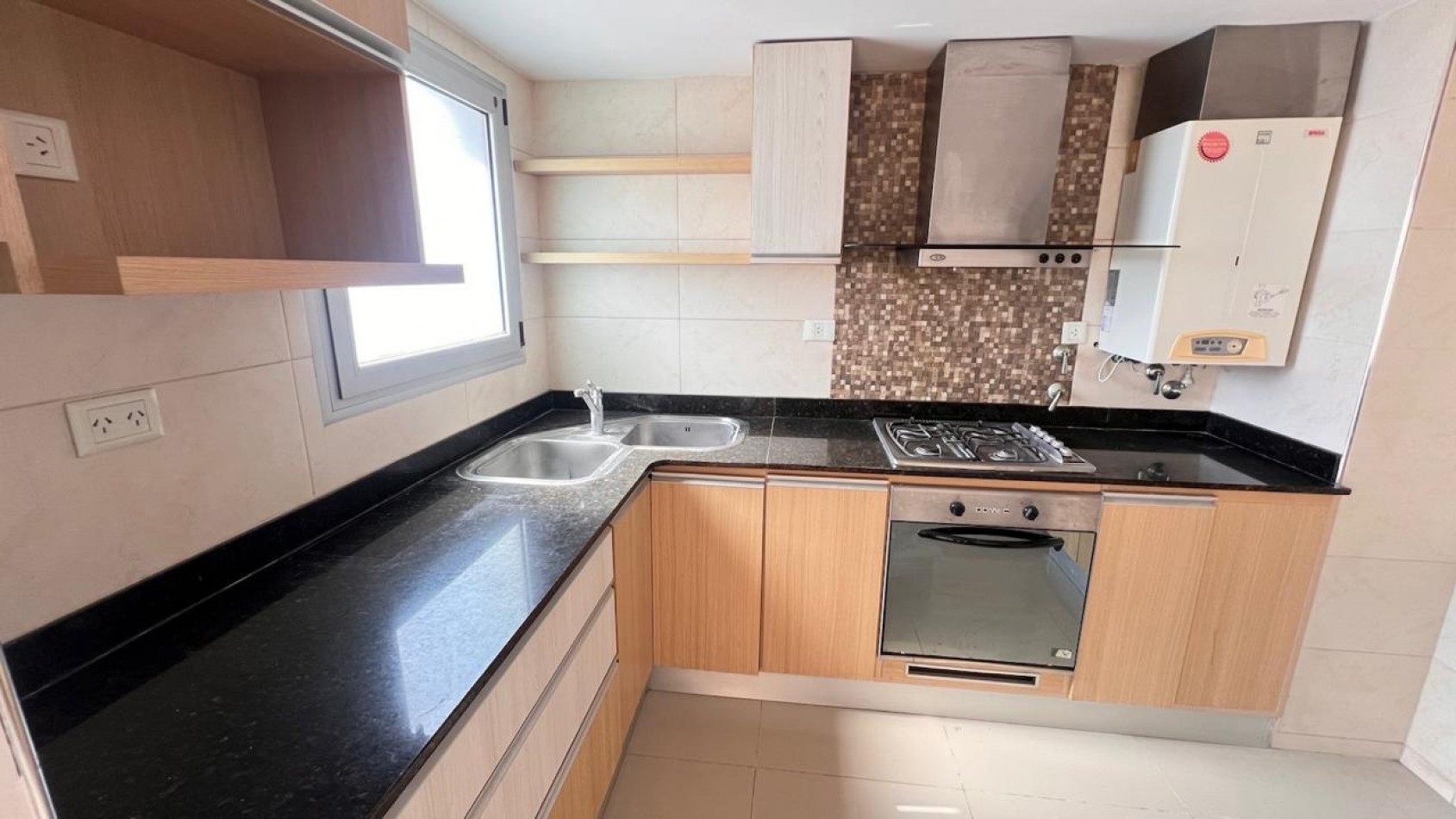 SEMIPISO DE 3 AMB EXTERNO. BALCON Y COCHERA