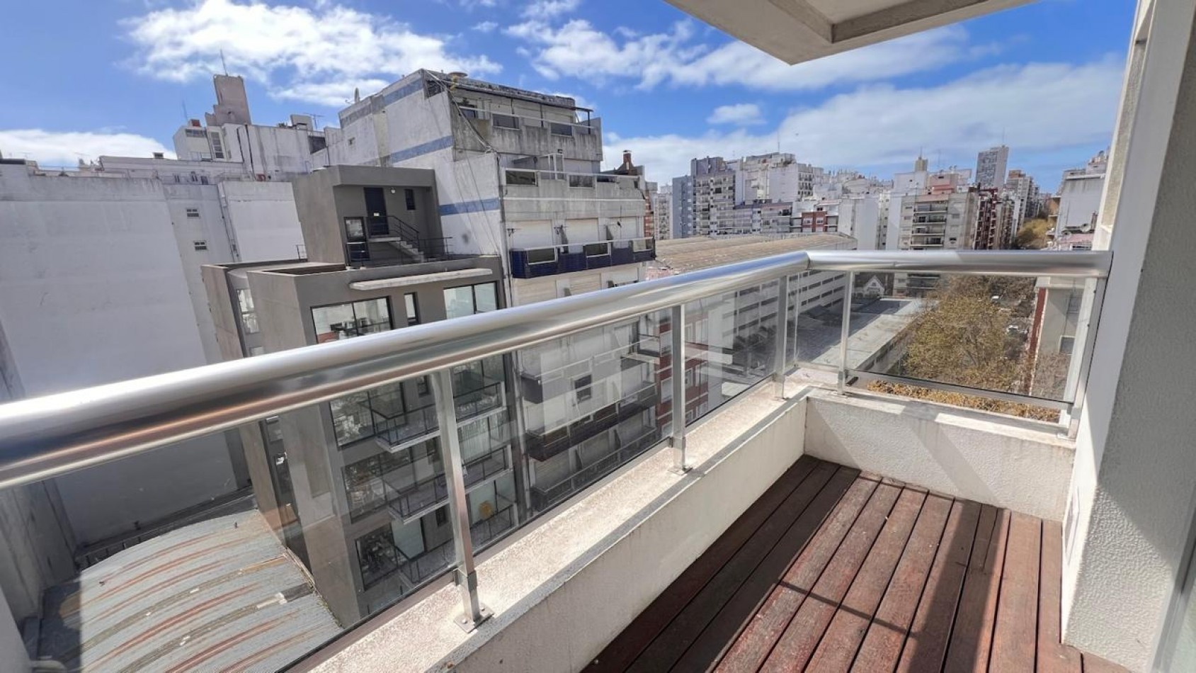 SEMIPISO DE 3 AMB EXTERNO. BALCON Y COCHERA