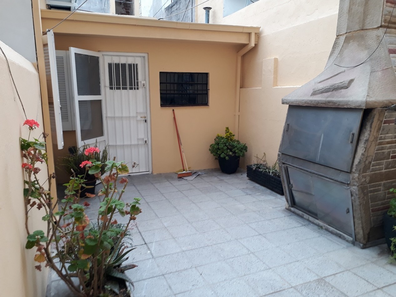 PH DE 2 AMB CON PATIO. RECICLADO. INDEPENDIENTE 