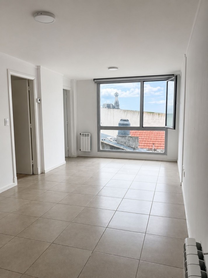 DEPARTAMENTO DE 2 AMB EXTERNO CON VISTA AL MAR. COCHERA Y BAULERA