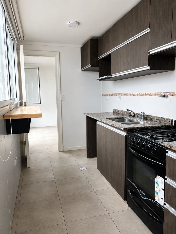DEPARTAMENTO DE 2 AMB EXTERNO CON VISTA AL MAR. COCHERA Y BAULERA