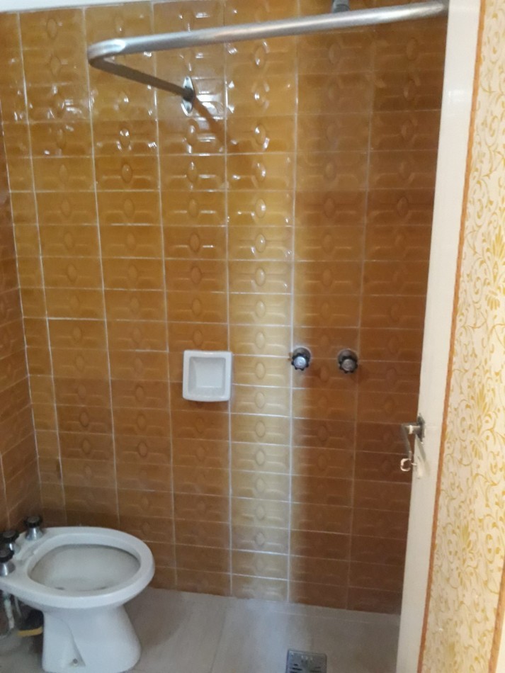 DUPLEX DE 3 AMB CON PARQUE. QUINCHO Y ENTRADA DE AUTO