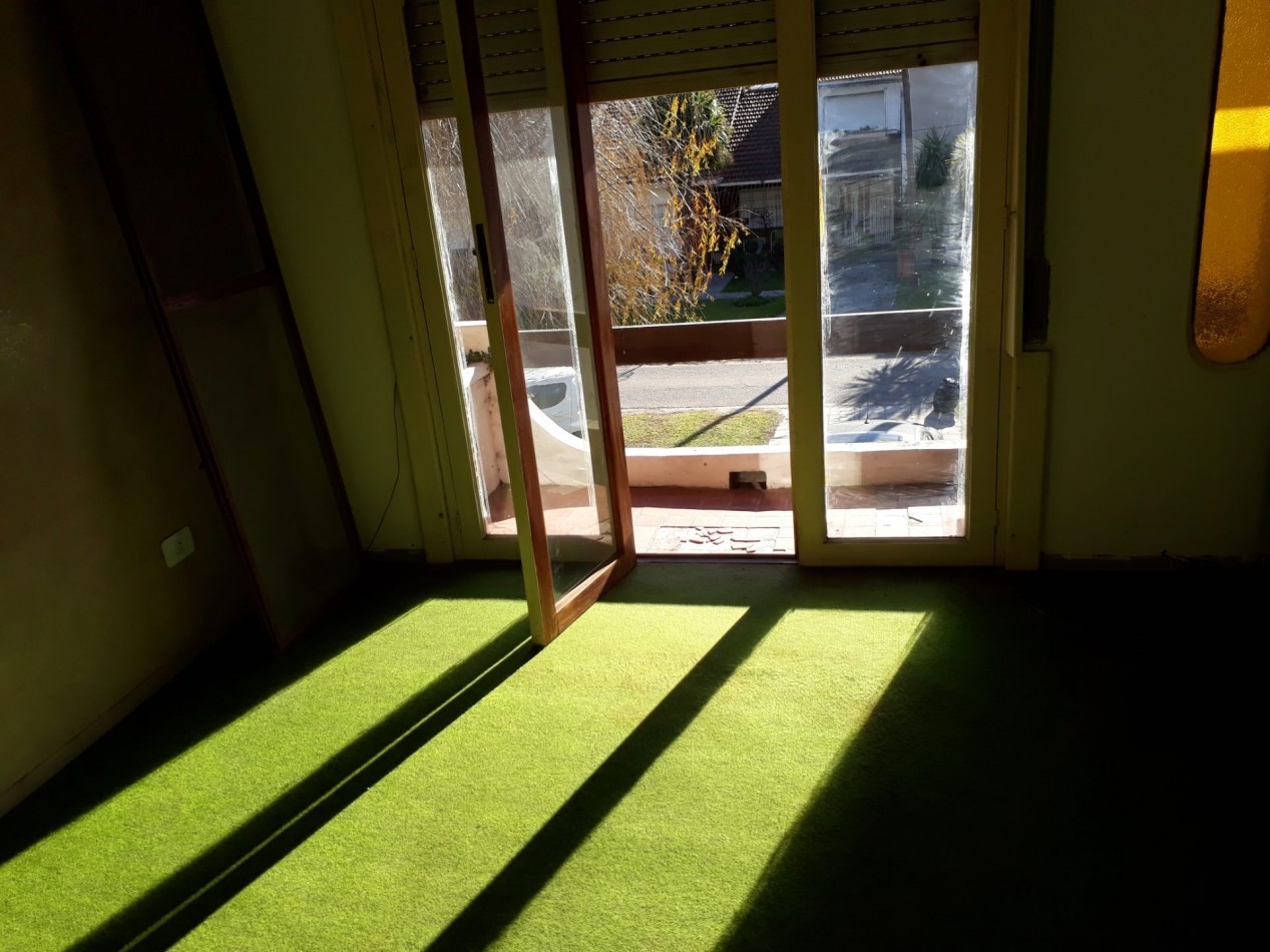 DUPLEX DE 3 AMB CON PARQUE. QUINCHO Y ENTRADA DE AUTO