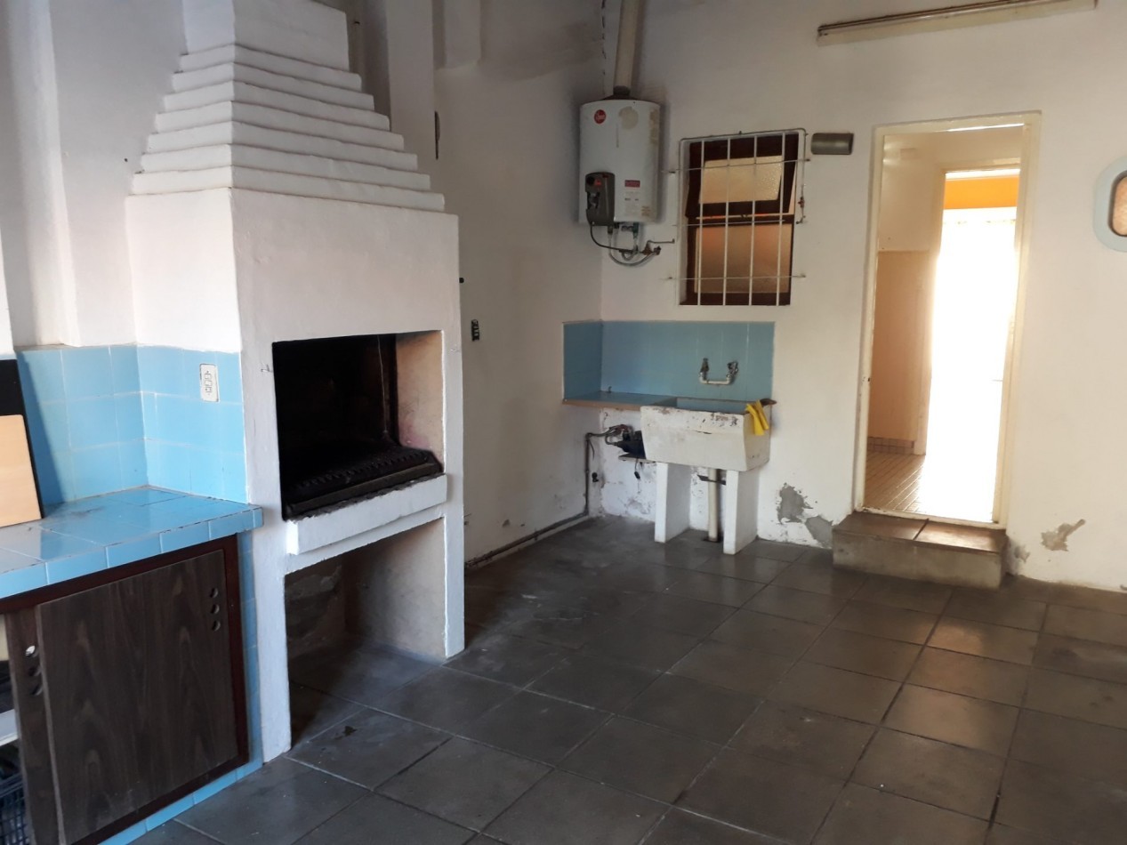 DUPLEX DE 3 AMB CON PARQUE. QUINCHO Y ENTRADA DE AUTO