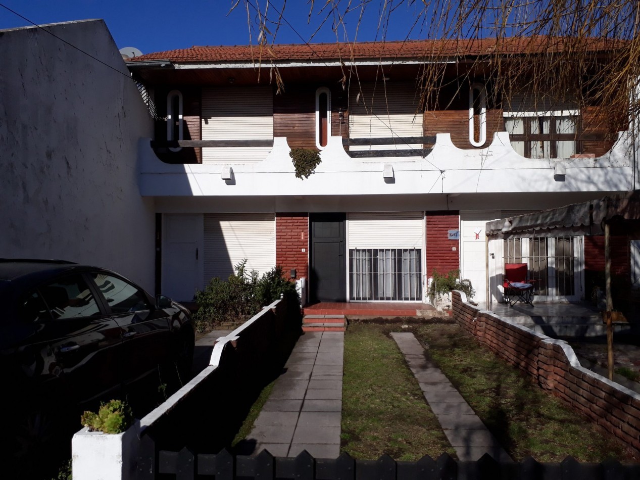 DUPLEX DE 3 AMB CON PARQUE. QUINCHO Y ENTRADA DE AUTO