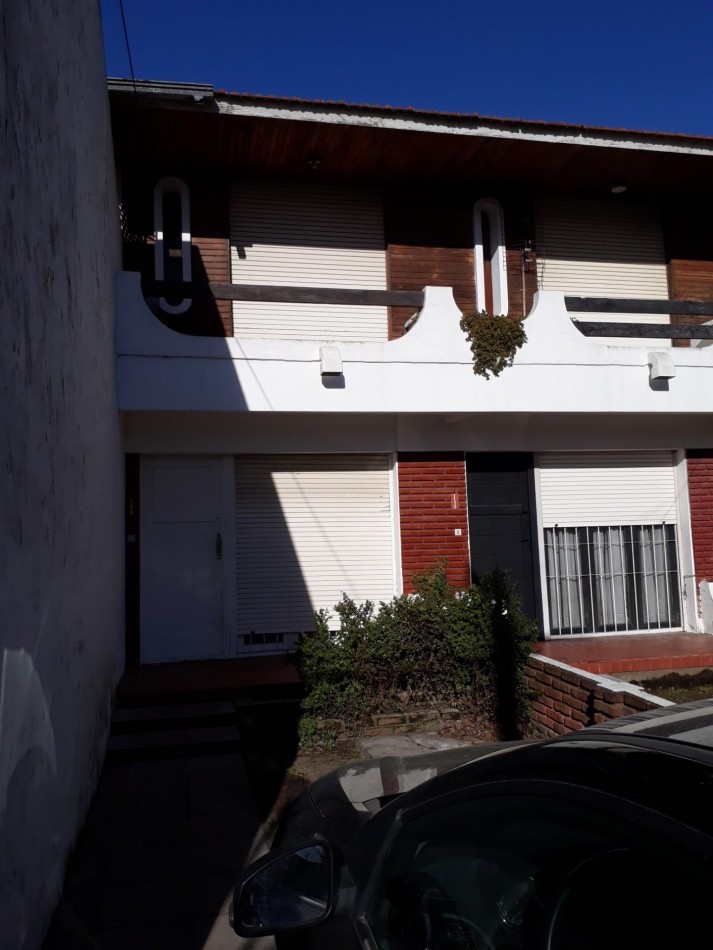 DUPLEX DE 3 AMB CON PARQUE. QUINCHO Y ENTRADA DE AUTO