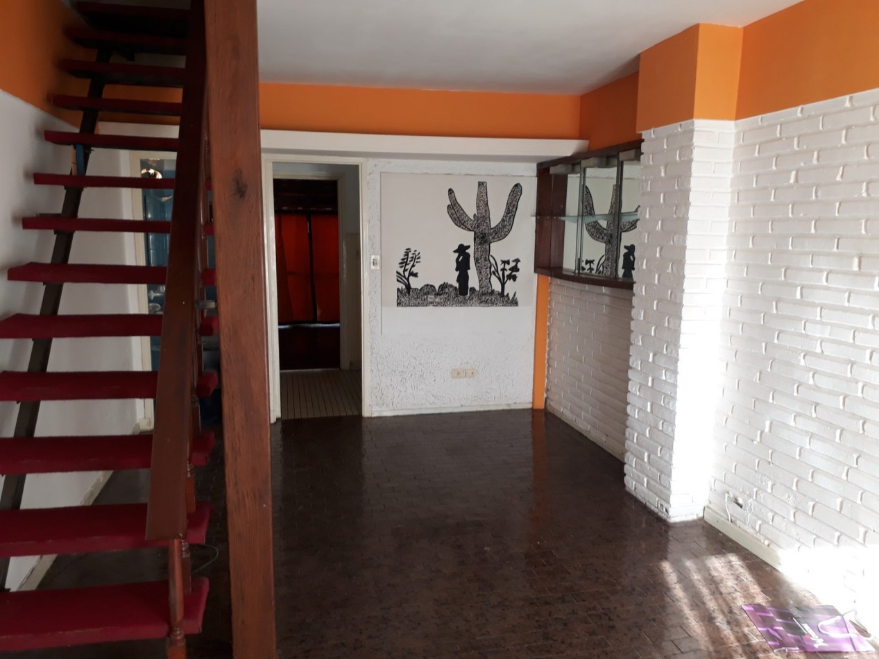 DUPLEX DE 3 AMB CON PARQUE. QUINCHO Y ENTRADA DE AUTO