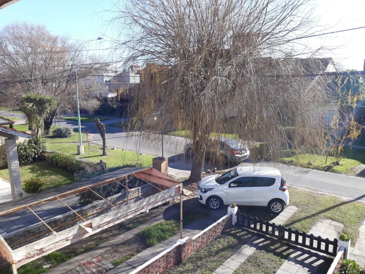 DUPLEX DE 3 AMB CON PARQUE. QUINCHO Y ENTRADA DE AUTO