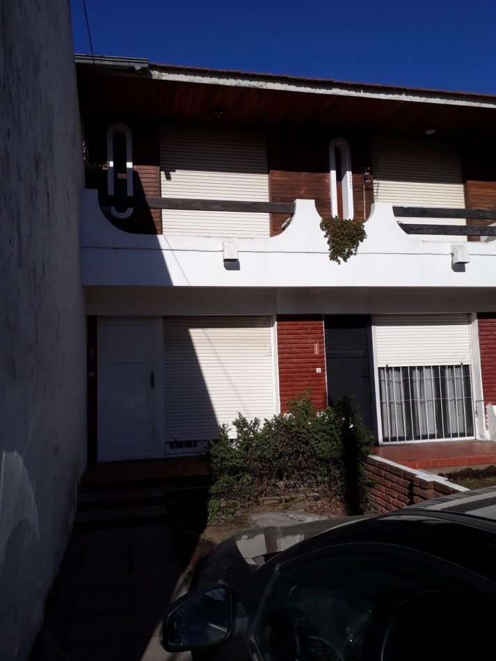 DUPLEX DE 3 AMB CON PARQUE. QUINCHO Y ENTRADA DE AUTO