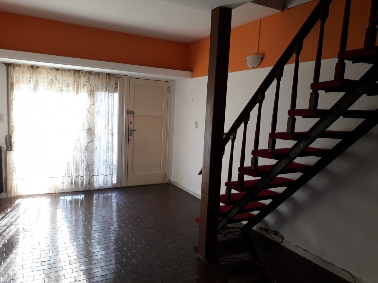 DUPLEX DE 3 AMB CON PARQUE. QUINCHO Y ENTRADA DE AUTO