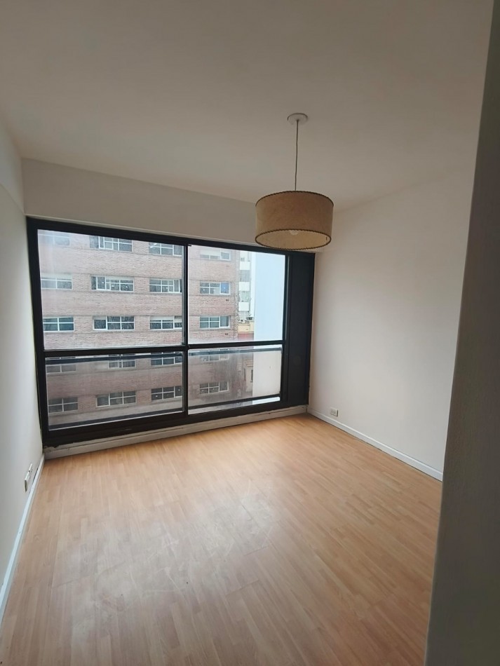 DEPARTAMENTO DE 2 AMB + ESCRITORIO. COCHERA