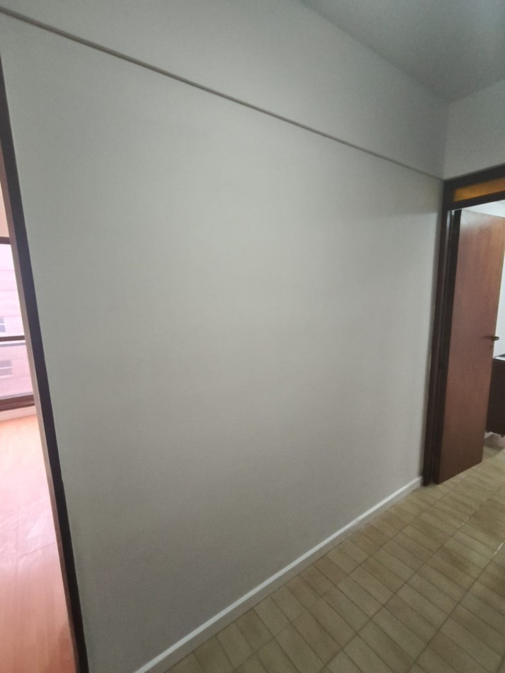 DEPARTAMENTO DE 2 AMB + ESCRITORIO. COCHERA