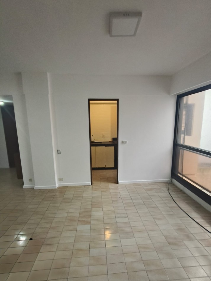 DEPARTAMENTO DE 2 AMB + ESCRITORIO. COCHERA