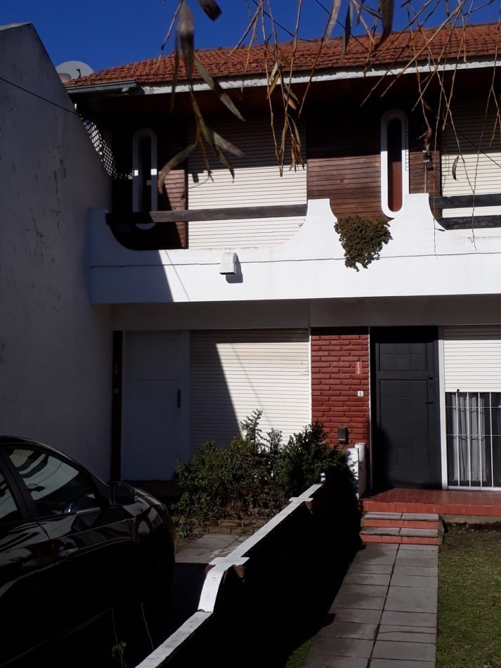DUPLEX DE 3 AMB CON PARQUE. QUINCHO Y ENTRADA DE AUTO