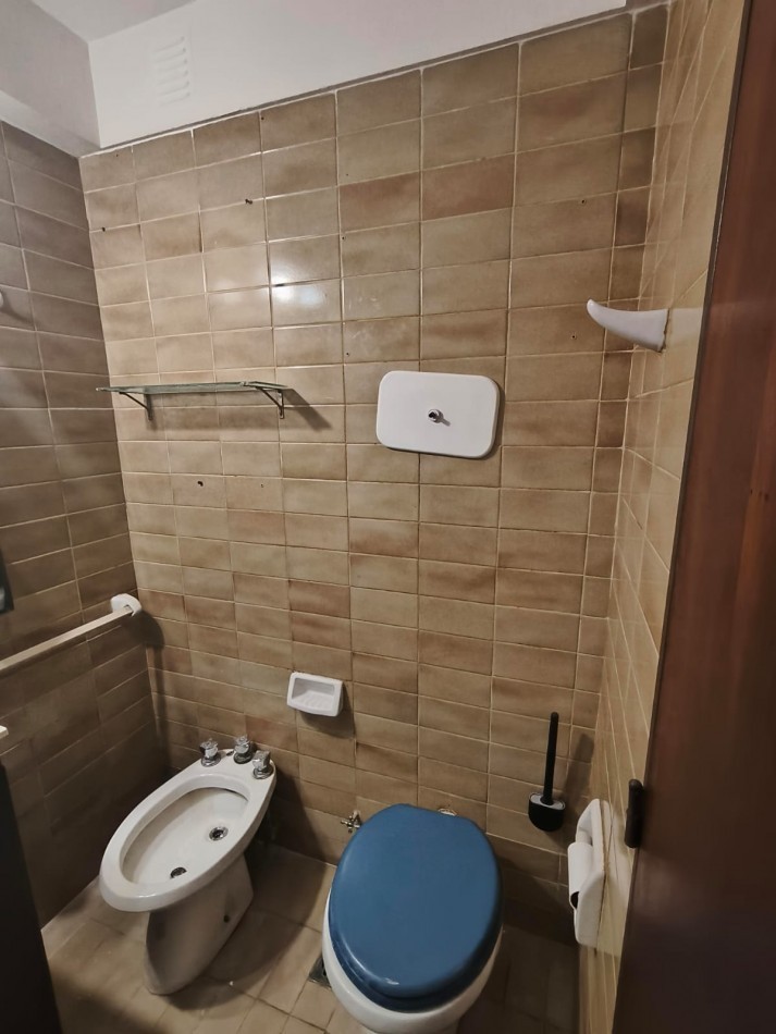 DEPARTAMENTO DE 2 AMB + ESCRITORIO. COCHERA