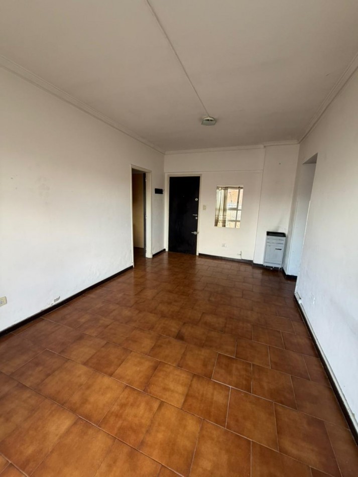 DEPARTAMENTO DE 2 AMB A LA CALLE. COCHERA CUBIERTA