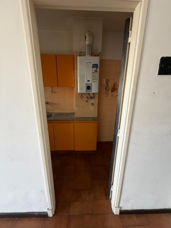 DEPARTAMENTO DE 2 AMB A LA CALLE. COCHERA CUBIERTA