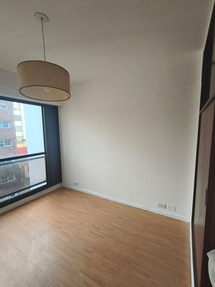 DEPARTAMENTO DE 2 AMB + ESCRITORIO. COCHERA