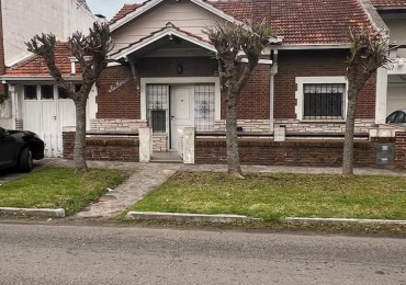 CHALET DE 4 AMB. PATIO, GARAJE Y QUINCHO. 