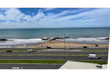 DEPARTAMENTO DE 3 AMB CON VISTA AL MAR. COCHERA Y BAULERA 